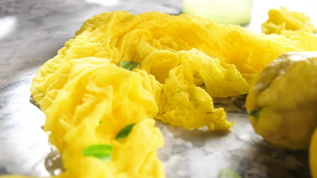 Frische Bio Zitronen (video)