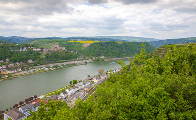 Fototapeta na wymiar Sankt Goarshausen and St. Goar in the Rhine Valley Germany