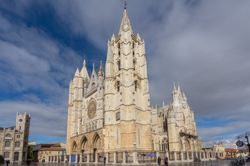 Fototapeta na wymiar Gothic cathedral of the city of Leon (Spain), in the passage of Camino de Santiago through spain, after a storm. Photo of 2017.