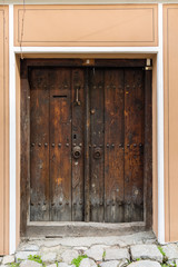 Obraz na płótnie Canvas Old wooden door
