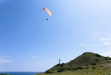 沖縄・石垣島、平久保崎のパラグライダー