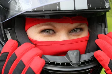 Rolgordijnen Racer met helm en bivakmuts © U. J. Alexander