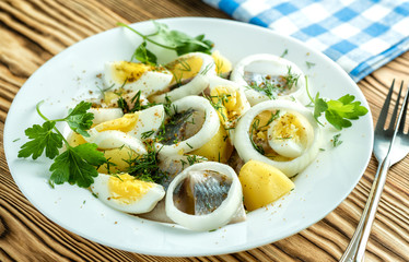 Potatoes with herring, eggs and spices
