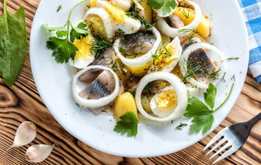 Potatoes with herring, eggs and spices