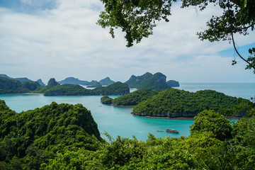 Fototapeta na wymiar Tropical Islands at Angthong National Marine Park in Thailand