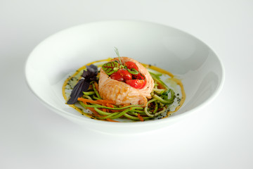 Salmon with spaghetti from courgettes and carrots