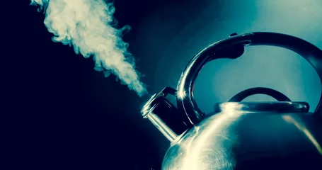 Badkamer foto achterwand Kettle whistling, boiling kettle with steam texture on a black background. Vintage, grunge old retro style photo. © HappyRichStudio