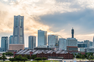Fototapeta premium 夕方の横浜みなとみらい The clouds of nightfall in Minatomirai