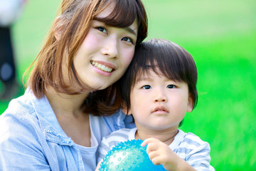 笑顔の親子