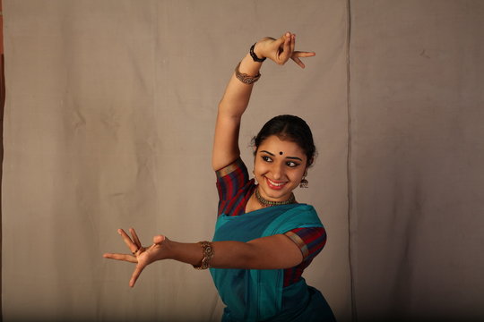 bharatha natyam is the classical dance form of tamil nadu.