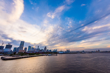 Fototapeta premium 日没直前のみなとみらい Views of the evening in Yokohama