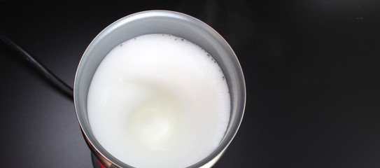 whipping milk foam device