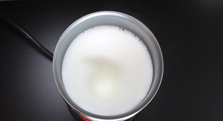 whipping milk foam device