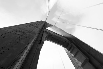 Tower of the Golden Gate Bridge in the fog, San Francisco, California, USA © Fredy Thürig