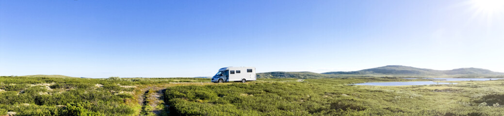 Wohnmobil am see © by-studio