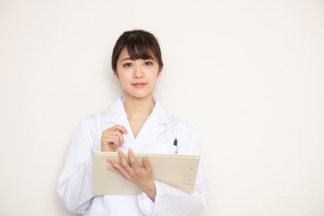 白衣の女性