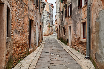 Fototapeta na wymiar Vodnjan, Istria, Croatia: old alley in the town near Pula