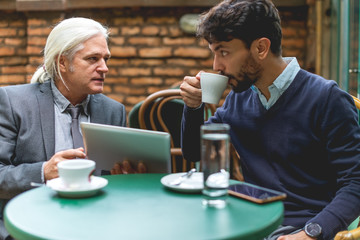 Two colleagues have a meeting in the cafe