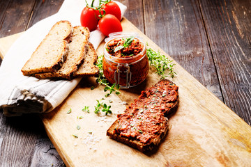 tomaten pesto mit brot