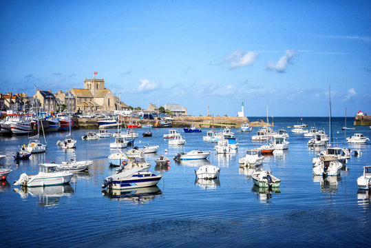 Barfleur: Fishing boats in the harbour of Barfleur in Normandy, France