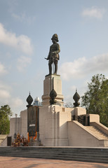 Fototapeta premium Memorial statue of King Rama VI at the entrance to Lumphini Park in Bangkok. Kingdom of Thailand