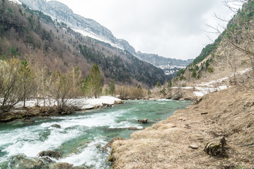 Valle de Ordesa y Monte perdido, rio arazas