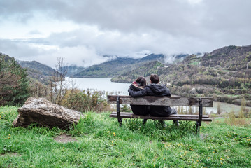 Disfrutando del paisaje en pareja