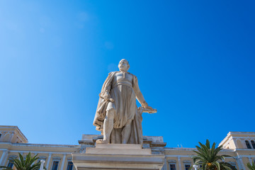 Naklejka premium Andreas Miaoulis statue in front of the city Hall of Syros island in Cyclades, Greece