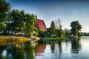 Kościół na wyspie Młyńskiej w mieście Bydgoszcz, Polska © Senatorek