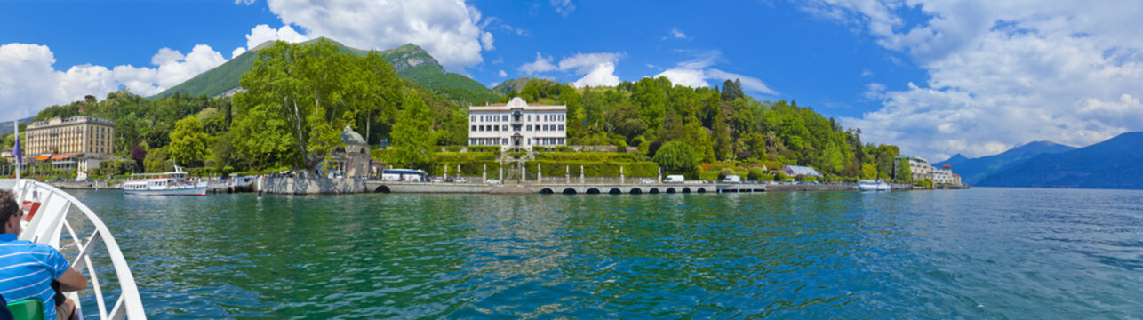 Panorama vom Ufer des Comer See auf die Villa Carlotta