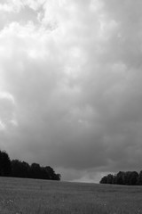Obraz na płótnie Canvas Wolken Schwarz Weiß Landschaft