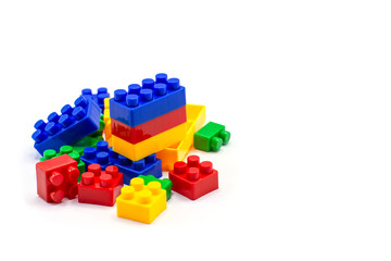 Naklejka premium Plastic building blocks isolated on white background