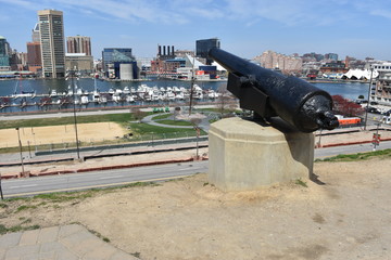 Fototapeta na wymiar Baltimore Inner Harbor Cannon View