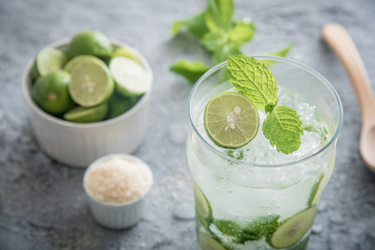mojito with ingredients
