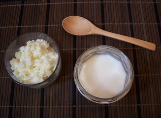 El kéfir de leche es una bebida láctea probiótica. 