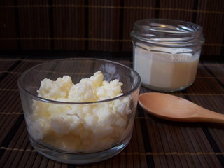 El kéfir de leche es una bebida láctea probiótica. 