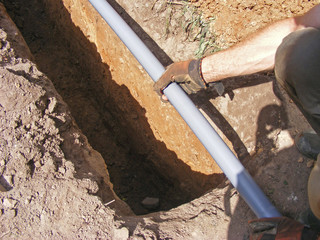 Montage of a overflow drainage by builder