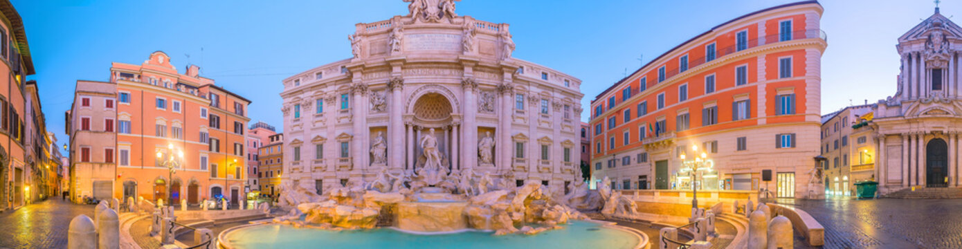 Fototapeta Trevi Fountain illuminated at night in the heart of Roma