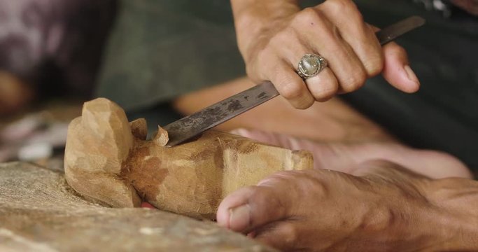 An artisan creates sculptures with chalk to make statues and works of art by hand as the manufacturing tradition teaches. Concept of: artisan, art, culture, dexterity.