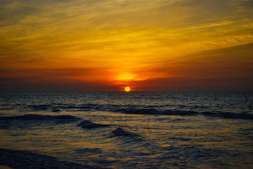 Obraz na płótnie Canvas Sonnenuntergang über dem Meer