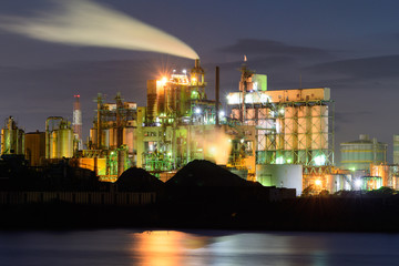 Fototapeta na wymiar 北九州工業地帯の夜景