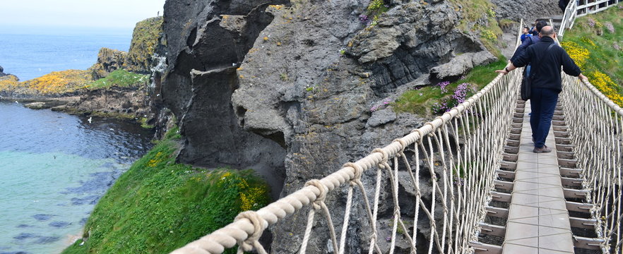 Fototapeta Carrick-a rede -  Tourist bridge walk