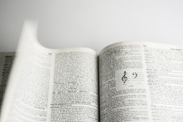 Fototapeta premium G clef printed on text book