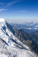 Erdkrümmung und Gletscher des Dôme du Goûter, Mont-Blanc-Massiv