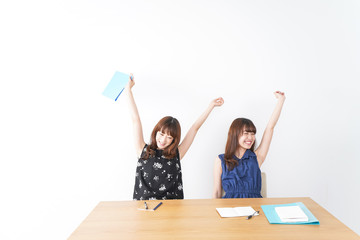 テストから解放される学生