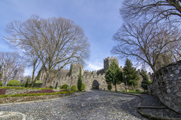 Entrada al recinto fortificado del castillo de Braganca Portugal