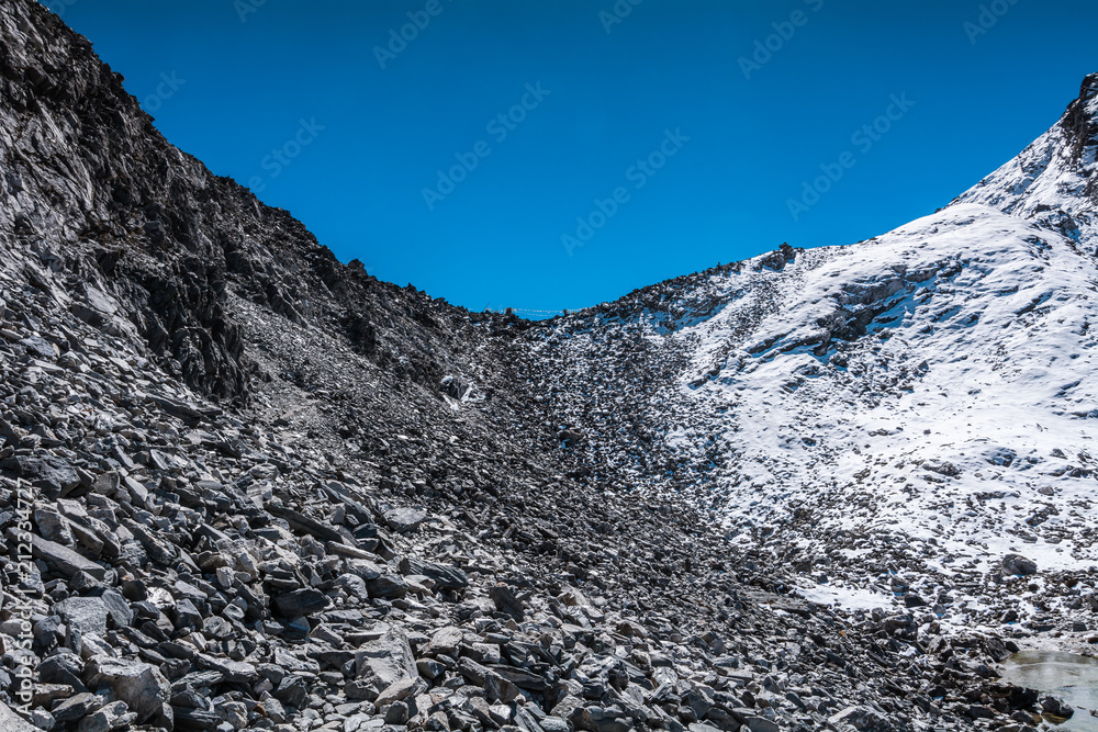 Wall mural view of a mountain pass while descending from kongma la (5,360m), sagarmatha national park, everest 