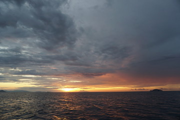 Sonnenuntergang auf Flores Indonesien