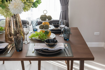 modern table set