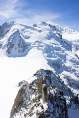 Horizont, Schnee & Felslandschaft am Aiguille du Mid, Mont-Blanc-Massiv,  französische Alpen